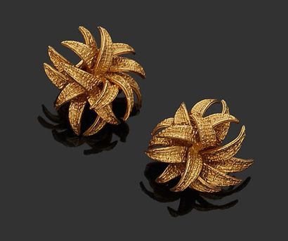 VAN CLEEF & ARPELS 
Pair of 18K (750) yellow gold "Anemone" earrings.
Signed and...