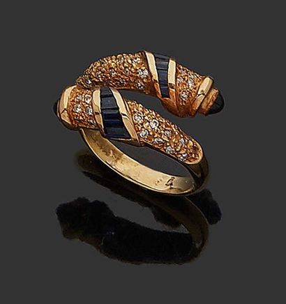 null BAGUE en or jaune 18K (750) sertie de saphirs baguettes et brillants.
TDD :...