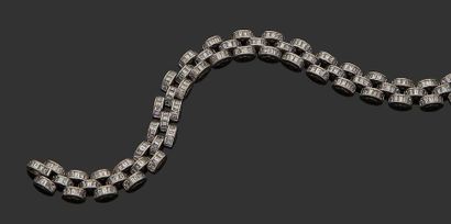 null BRACELET en or gris 18K (750) serti de diamants.
Poids brut : 27,7 g.