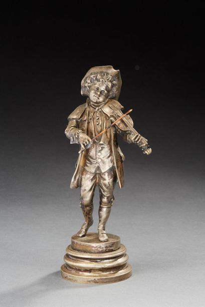 Dans le goût de LALOUETTE Sujet en bronze argenté figurant un joueur de violon. 
Porte...