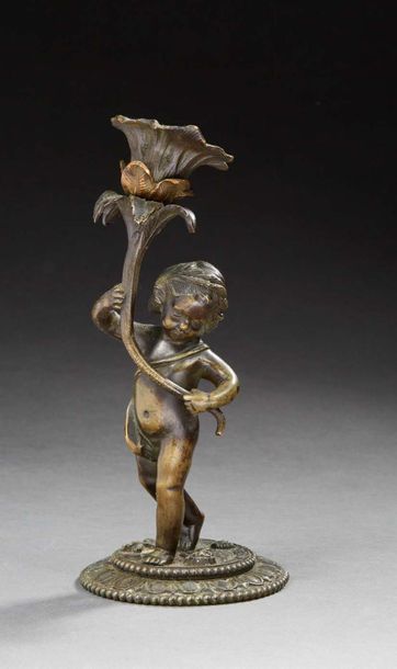 null CANDLE in bronze representing a putti. 
Late 19th century. (pierced) 
H.: 23...