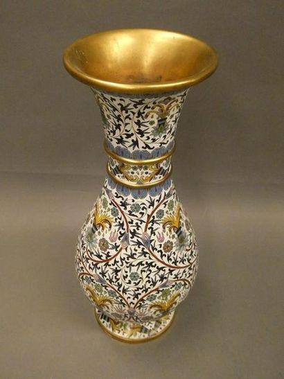 null CHINA



Cloisonné enamel vase on a white background.



20th century



High....