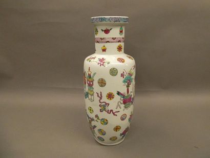 null CHINA



Daoguang style porcelain vase



Ht : 44cm