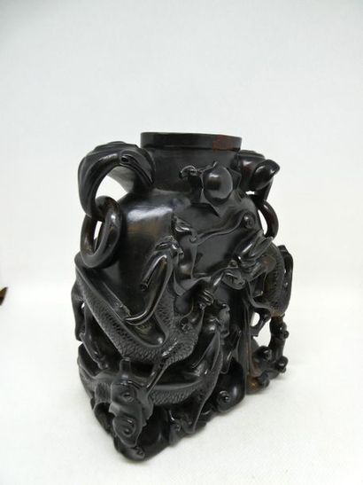 null CHINA



Vase carved with fantastic animals.Ht: 18cm (Accidents)