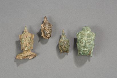 null ASIE DU SUD EST 



Quatre petites têtes de bouddhas en métal, façon archaïque.



Epoque...