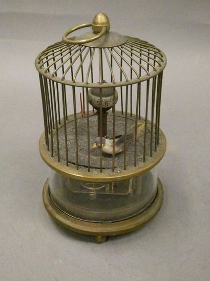 null CHINE 



Pendule à mécanisme figurant une cage à oiseau