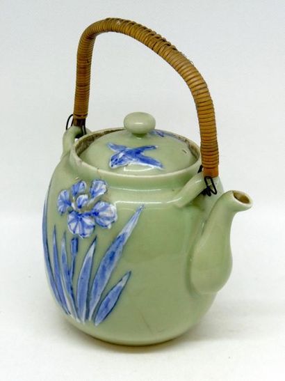 null CHINA



Porcelain teapot decorated with flowers in relief on a green enamel...