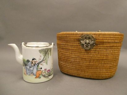 null ASIA



White porcelain teapot decorated with characters. In its wicker case,...
