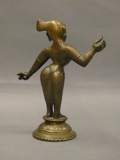 null Bronze divinity.



Indian work.



H. : 24cm