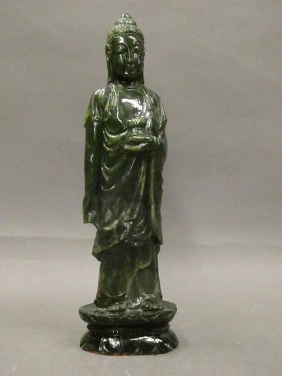 null CHINE



Grande statuette de Guan Yin en jade épinard.



H. : 34 cm