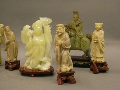 null CHINA



Set of nine hard stone statuettes including characters, seal, Buddha,...