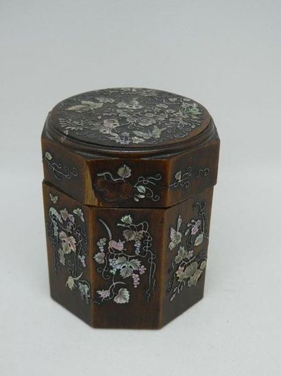 null Wooden box inlaid with mother-of-pearl