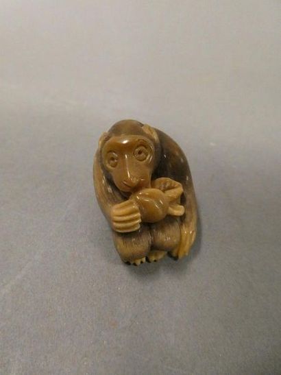 null CHINE



Netsuke en résine, singe assis.



Ht : 2,5cm