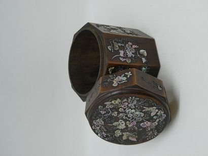 null Wooden box inlaid with mother-of-pearl
