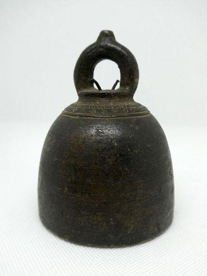 null SOUTH EAST ASIA Bronze bell.



Diameter : 9,5 cm