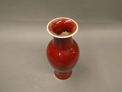 null CHINA



Ox blood porcelain vase



Score on the backhand side. Ht : 26,5cm