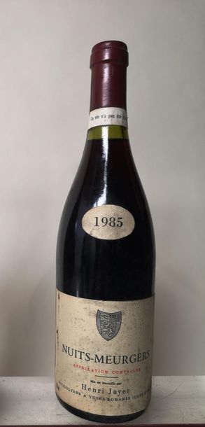 null 1 bouteille NUITS-MEURGERS - HENRI JAYER 1985

Etiquette très légèrement tâchée,...