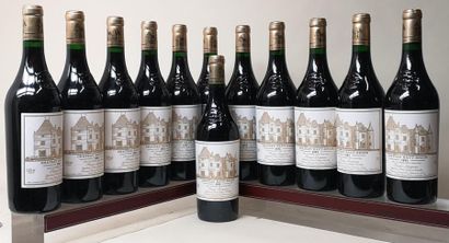 null 12 bouteilles CHÂTEAU HAUT BRION - 1er Grand cru classé Pessac Léognan 1993...