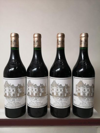 null 4 bouteilles CHÂTEAU HAUT BRION - 1er Grand cru classé Pessac Léognan 1996

Etiquettes...