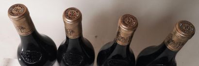 null 4 bouteilles CHÂTEAU HAUT BRION - 1er Grand cru classé Pessac Léognan 1996

Etiquettes...