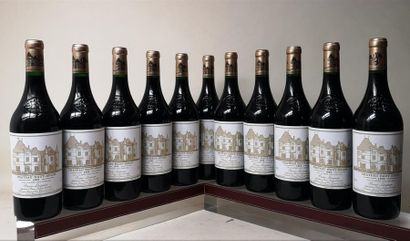 null 11 bouteilles CHÂTEAU HAUT BRION - 1er Grand cru classé Pessac Léognan 1999

Caisse...