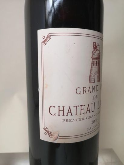 null 1 bouteille CHÂTEAU LATOUR - 1er Grand cru classé Pauillac 2000

Etiquette légèrement...