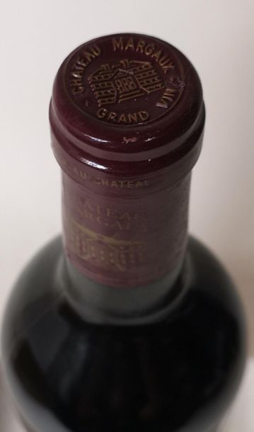null 1 bouteille CHÂTEAU MARGAUX - 1er Grand cru classé Margaux 1993

Etiquette très...