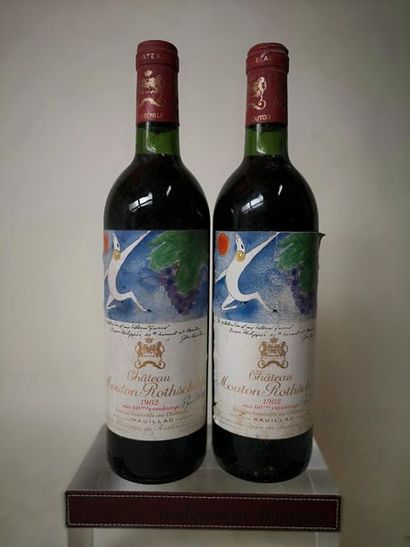 null 2 bouteilles CHÂTEAU MOUTON ROTHSCHILD - 1er Grand cru classé Pauillac 1982

Etiquettes...