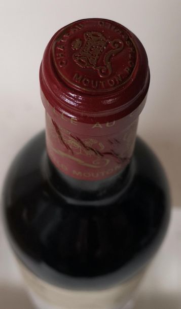 null 1 bouteille CHÂTEAU MOUTON ROTHSCHILD - 1er Grand cru classé Pauillac 1993

Etiquette...