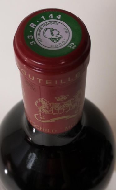 null 1 bouteille CHÂTEAU MOUTON ROTHSCHILD - 1er Grand cru classé Pauillac 2007
...
