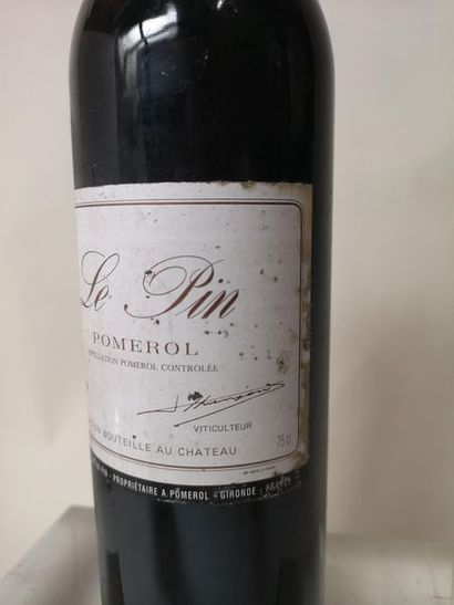 null 1 bouteille CHÂTEAU Le PIN - Pomerol 1989

Etiquette tâchée et très légèrement...