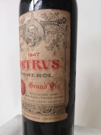 null 1 bouteille PETRUS 1947

Etiquette légèrement tâchée et abîmée, niveau haute...