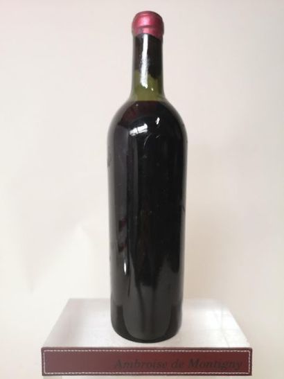 null 1 bouteille PETRUS 1947

Etiquette légèrement tâchée et abîmée, niveau haute...