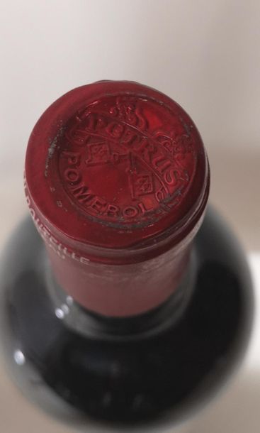 null 1 bouteille PETRUS 1982

Etiquette légèrement abîmée, niveau base goulot.