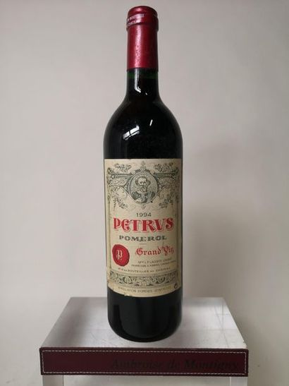 null 1 bouteille PETRUS 1994

Etiquette légèrement froissée et griffée.