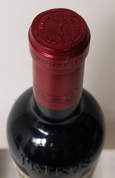 null 1 bouteille PETRUS 2003

