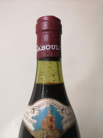 null 1 bouteille HERMITAGE La CHAPELLE - Paul Jaboulet 1961

Etiquette très légèrement...