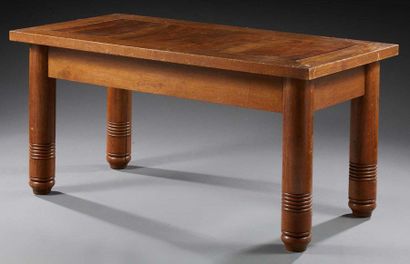 CHARLES DUDOUYT (1885-1946) 
Table de salle à manger en chêne et bois exotique à...