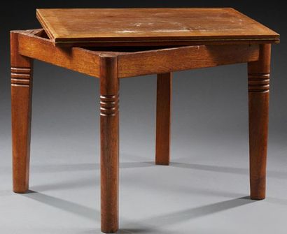 CHARLES DUDOUYT (1885-1946) 
Ensemble de salle à manger comprenant une table et ses...