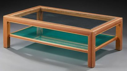 TRAVAIL des années 1980 
Table basse rectangulaire, structure en bois gainé de cuire,...