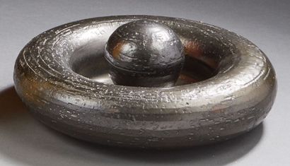 Jean MARAIS (1913-1998) 
Coupe formant cendrier en céramique émaillée noir lustrée...