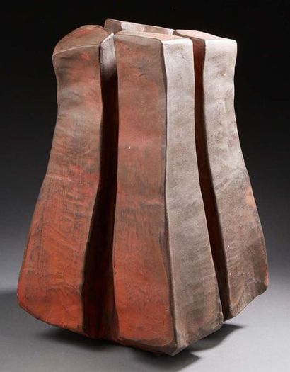 Eric ASTOUL (né en 1954) 
Vase sculpture de forme libre en grès émaillé 
Signé du...