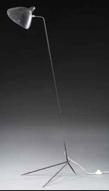Serge MOUILLE (1922-1988) 
"Simple" floor lamp with a bent steel wire structure,...