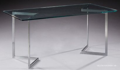 Francoise SEE (née en 1952) 
Table formant bureau à plateau sec angulaire en verre...