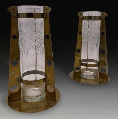 Gustave SERRURIER BOVY 
Pair of cut glass vases set in a brass frame 
Circa 1910...