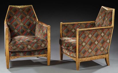 MAURICE DUFRENE, attribué à Suite de deux fauteuils en bois doré à dossier à découpe...