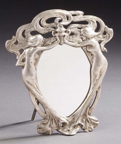 FIRTRAIN (XIX-XXÈME) 
Petit miroir de table en argent à décor de deux métamorphoses...