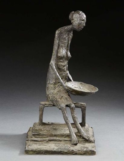 MARC PETIT (NÉ EN 1961) 
Femme à la coupe
Sculpture en bronze à patine brune
Marque...