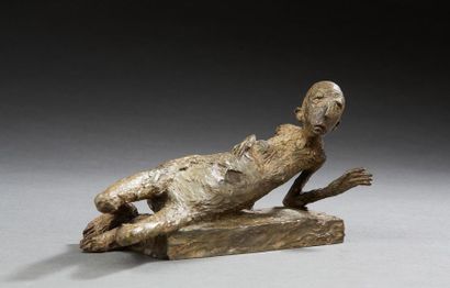 MARC PETIT (NÉ EN 1961) 
Homme allongé
Sculpture en bronze à patine brune
Marque...