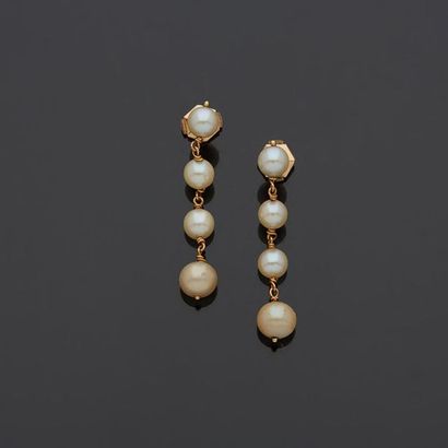 null Paire de pendants d'oreille en or jaune 18K (750) et perles.
Poids brut : 4,47...